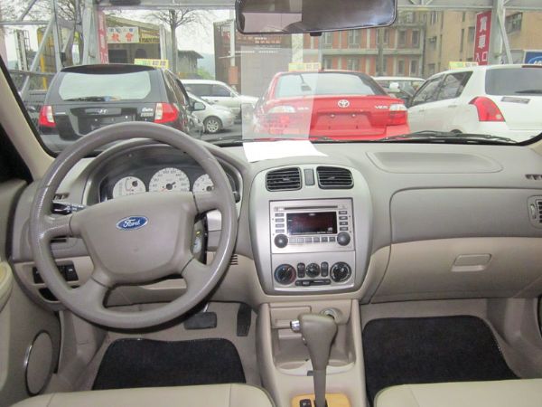 Ford Tierra 1.6 黑色  照片6