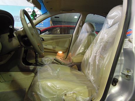 Nissan 日產 Sentra M1 照片6