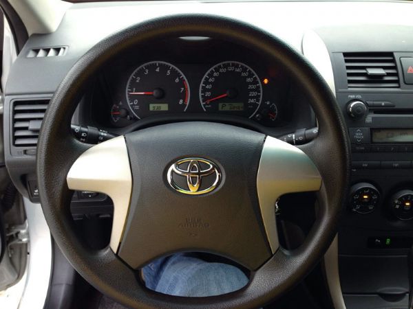 Toyota Altis 1.8 銀色  照片4