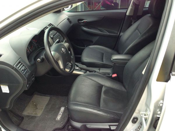 Toyota Altis 1.8 銀色  照片7