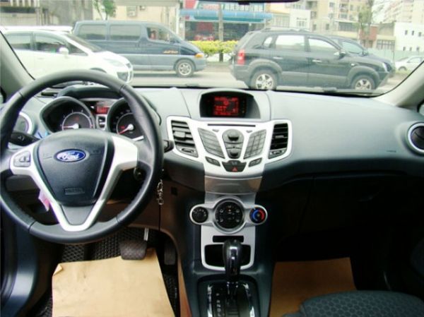 Ford Fiesta 1.4 白色 照片10