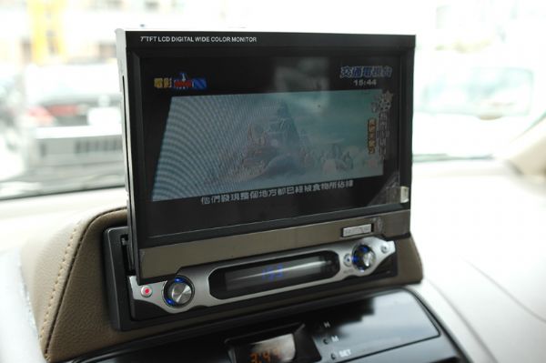 Nissan Qrv 2.0 銀色 照片5