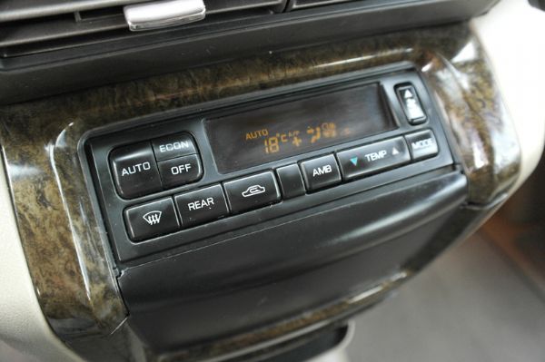 Nissan Qrv 2.0 銀色 照片7