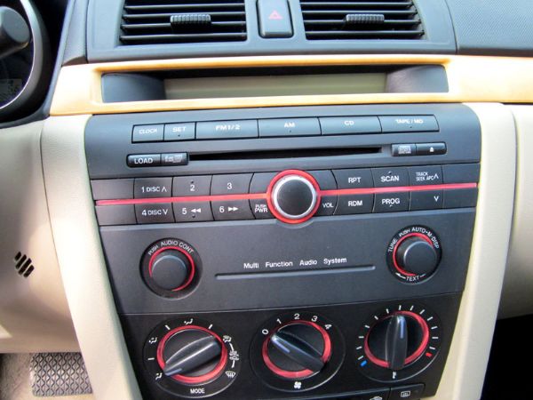 Mazda 3 1.6 紅色 全額貸低利 照片9