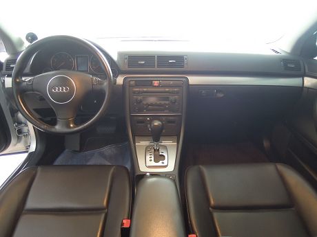 Audi A4 1.8T Avant 照片2