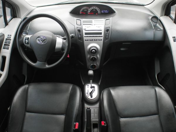 Toyota Yaris 1.5 灰色  照片3