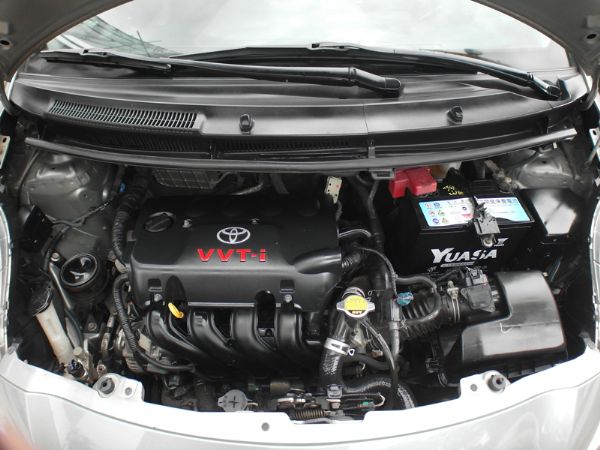 Toyota Yaris 1.5 灰色  照片9