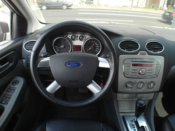 Ford Focus 1800c.c 照片7