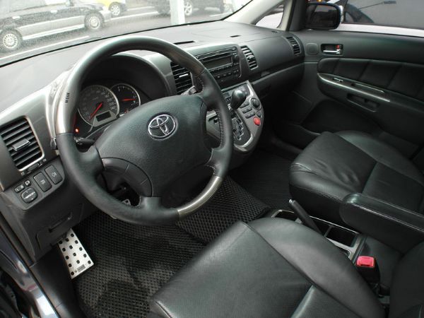 Toyota Wish 2.0  七人座 照片4