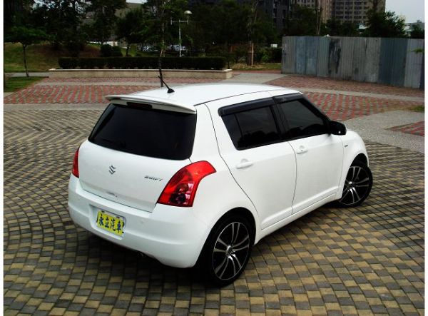 2010 Suzuki SWIFT 照片7