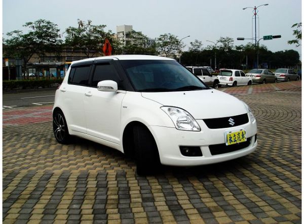 2010 Suzuki SWIFT 照片9