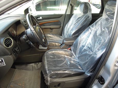 Ford 福特 Focus 1.8 照片3