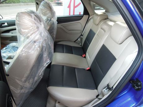 Ford 福特 Focus 1.8 照片4
