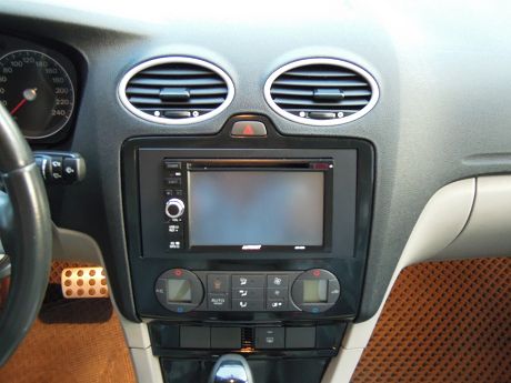 Ford 福特 Focus 1.8 照片7