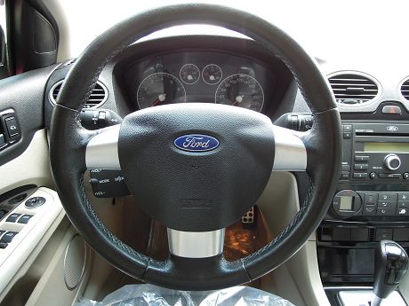 Ford 福特 Focus 1.8 照片6