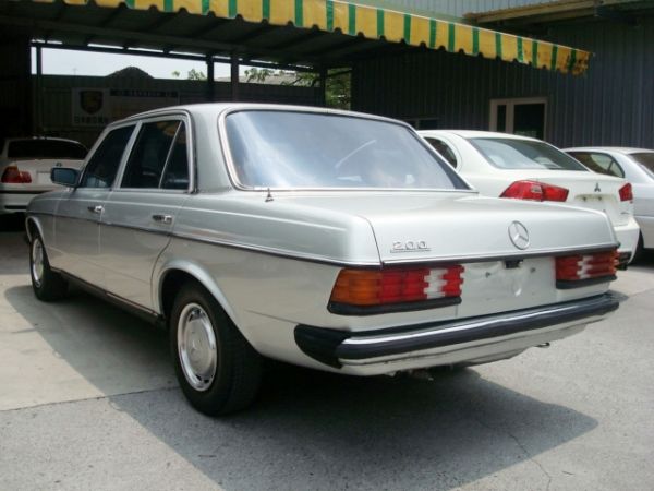 1982年M.BENZ W123 200 照片4