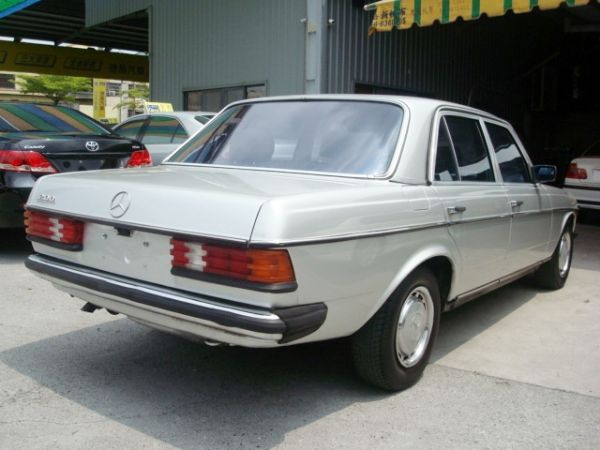 1982年M.BENZ W123 200 照片5