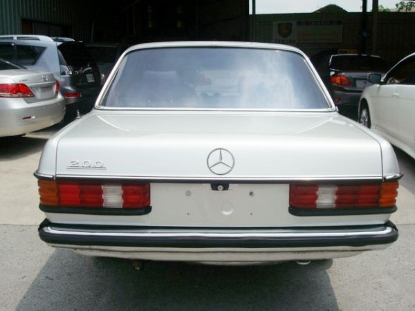 1982年M.BENZ W123 200 照片6