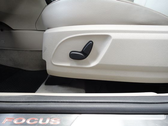 Ford 福特 Focus 1.8  照片8