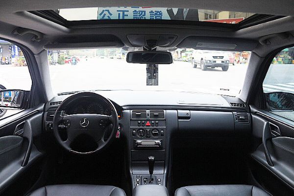 賓士/E280 小改款 富士康汽車 照片5