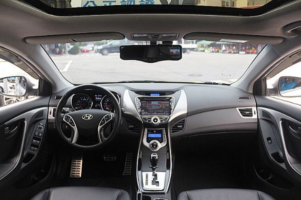 現代 ELANTRA 富士康汽車 照片5