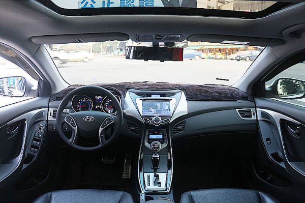 現代 ELANTRA 富士康汽車 照片5