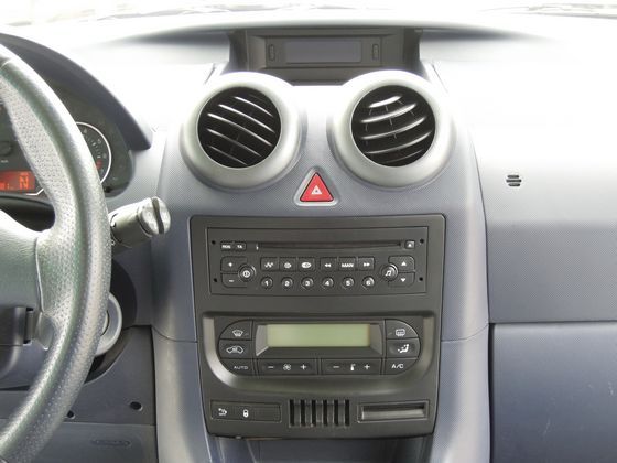 Peugeot 寶獅 1007 照片5
