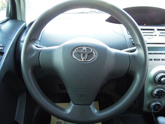 Toyota豐田 Yaris 照片5