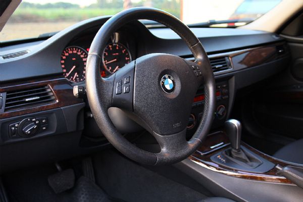 保證實車全額貸低月付BMW320i 照片6
