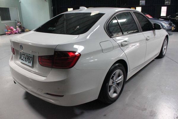 BMW 318d 柴油車12年出13年式 照片5