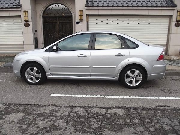 Ford 福特 Focus 1.8 銀 照片8