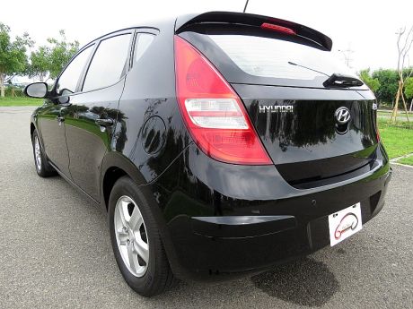 HYUNDAI 現代 I30 黑 5D 照片8