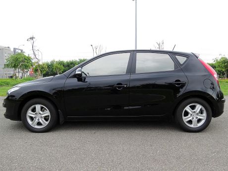 HYUNDAI 現代 I30 黑 5D 照片9