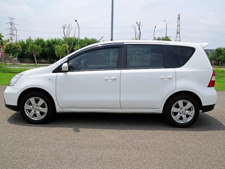 NISSAN 日產 LIVINA 白 照片8