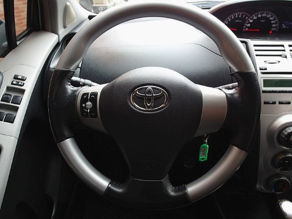  Toyota 豐田 Yaris 1.5 照片7