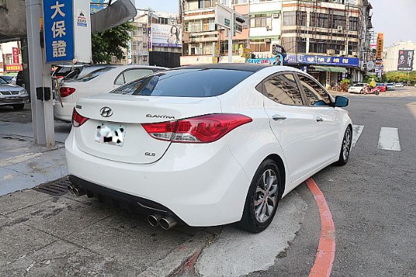 現代 ELANTRA 富士康汽車 照片3