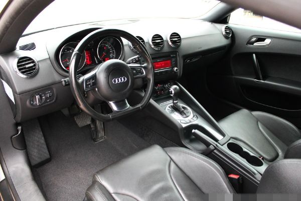 Audi TT 2.0L 照片3