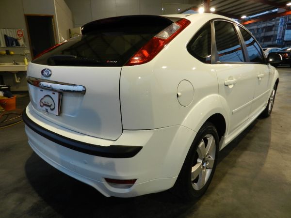 Ford 福特 Focus 5D 白 照片9