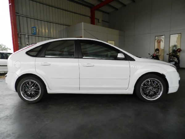 Ford 福特 FOCUS 白 2.0S 照片8