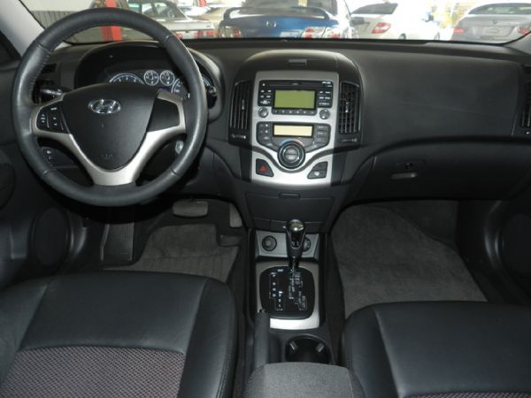 Hyundai 現代 I30 黑 1.6 照片3