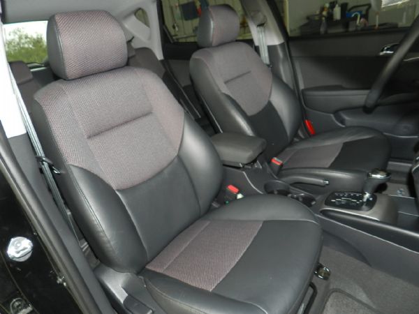 Hyundai 現代 I30 黑 1.6 照片4