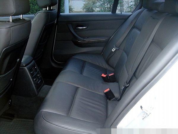BMW 330i 3.0L 照片3