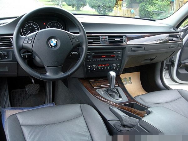 BMW 330i 3.0L 照片4