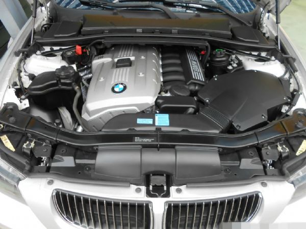 BMW 330i 3.0L 照片7