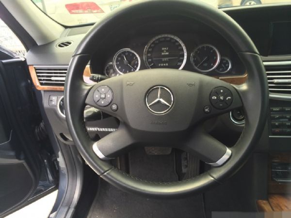 M-Benz E220 CDI 2.2L 照片2