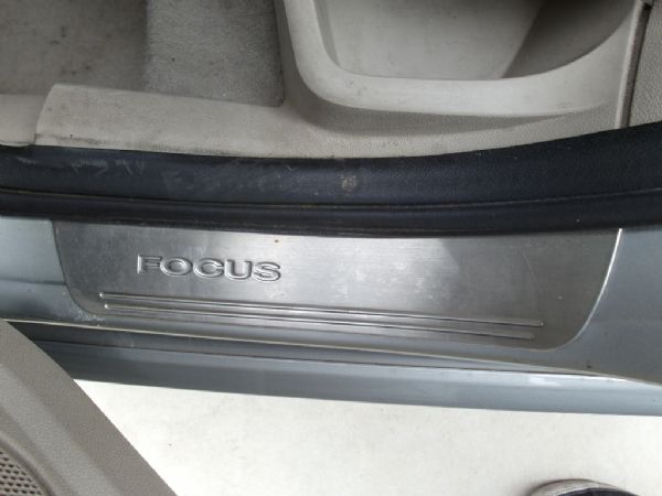Ford Focus 1.8L 照片6
