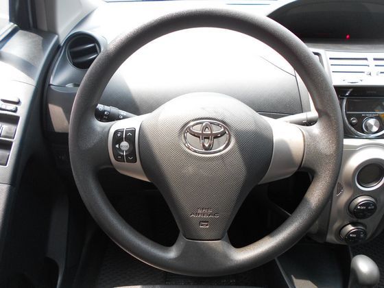 2012年 Toyota豐田 Yaris 照片5