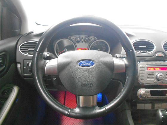 Ford 福特 Focus 1.8  照片5