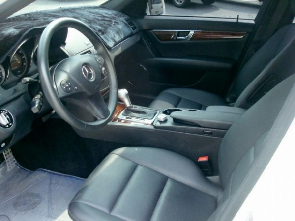 Benz C300 2010年 3.0白 照片5