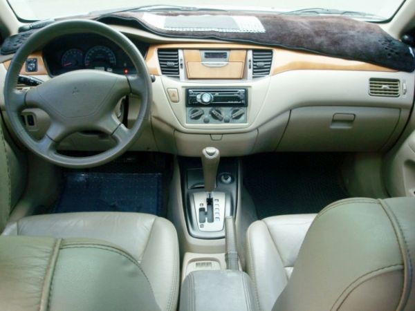 三菱 LANCER 2004年1.6白 照片4